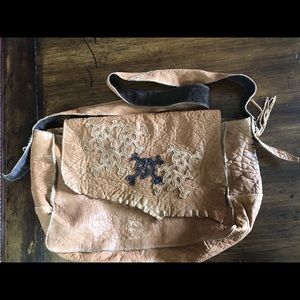 Tylie Malibu shoulder bag with skulls